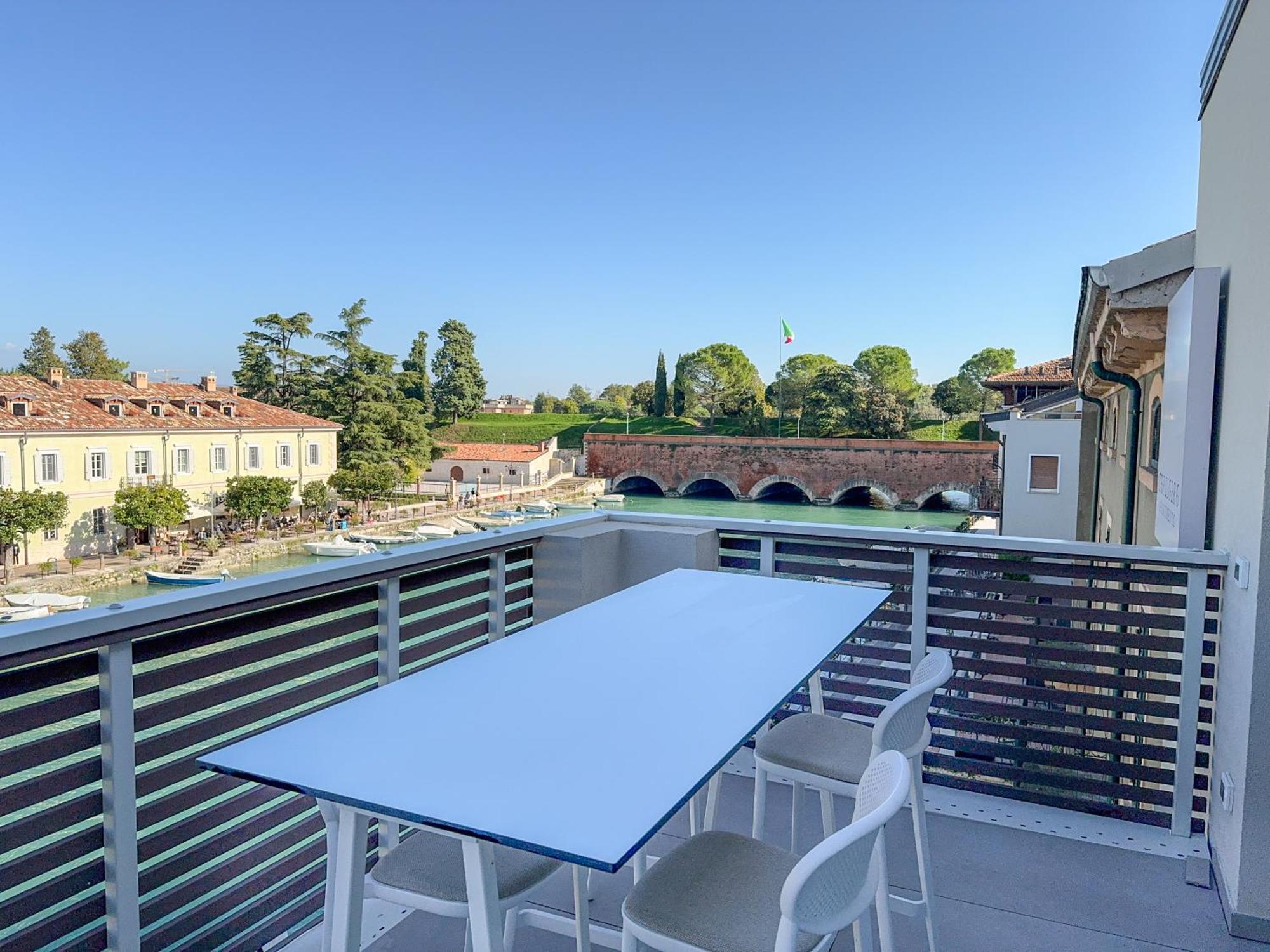 Palazzo Cordigero - Apartments Пескьера-дель-Гарда Экстерьер фото